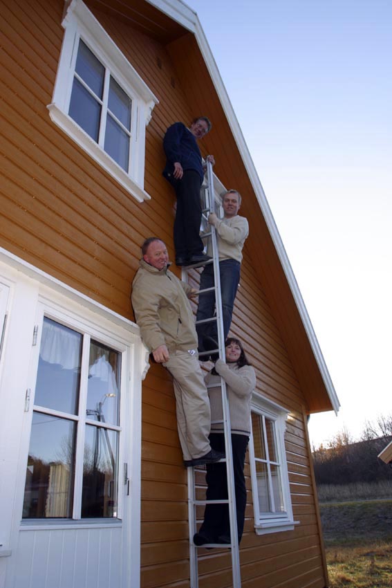 Fold-out-ladder-with-four-people